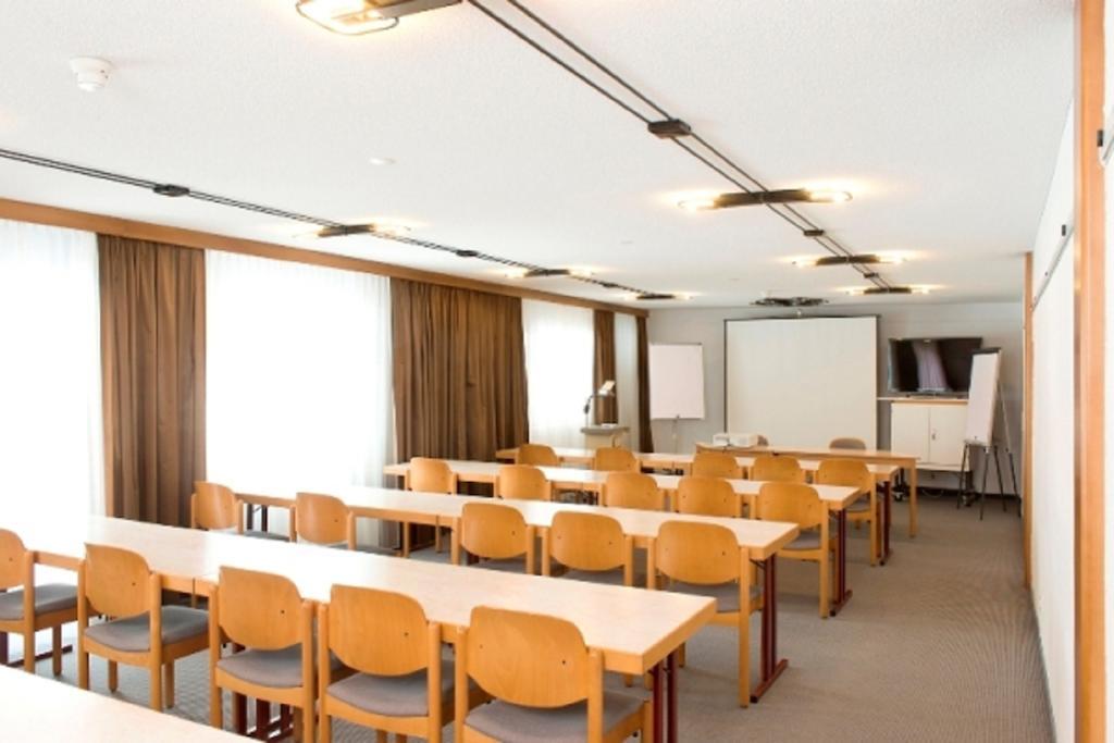 Hotel Sportcenter Fuenf Doerfer Ag Zizers Ngoại thất bức ảnh